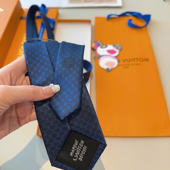 Louis Vuitton FISHNET Tie - Picture 5 of 5